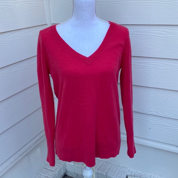 Ladies Cashmere vneck sweater Great for Fall! Lightweight and warm EUC - Picture 1 of 6
